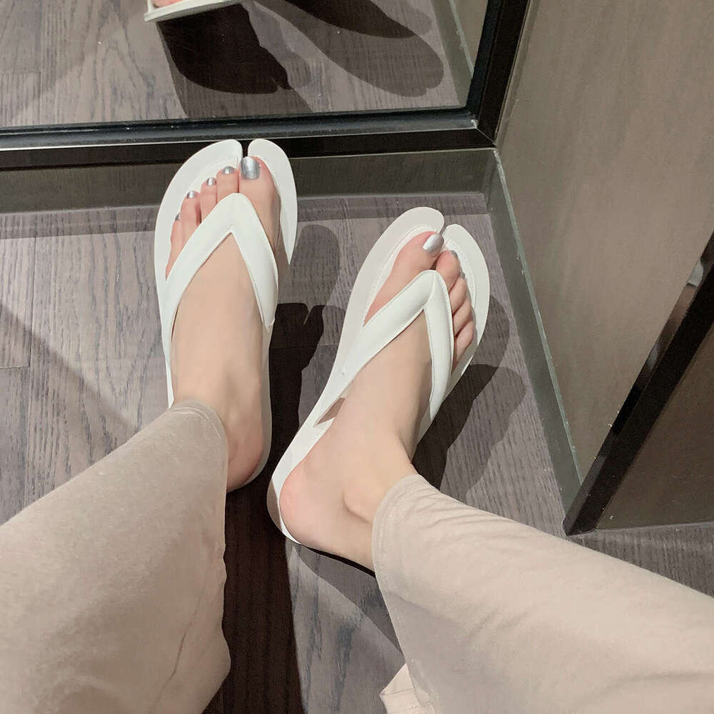 Genuine Leather Niche Design Pig Trotter Split Toe Flip-Flops for Women, Summer New Beach Flat Sandals, Roman Style Cool Slippers