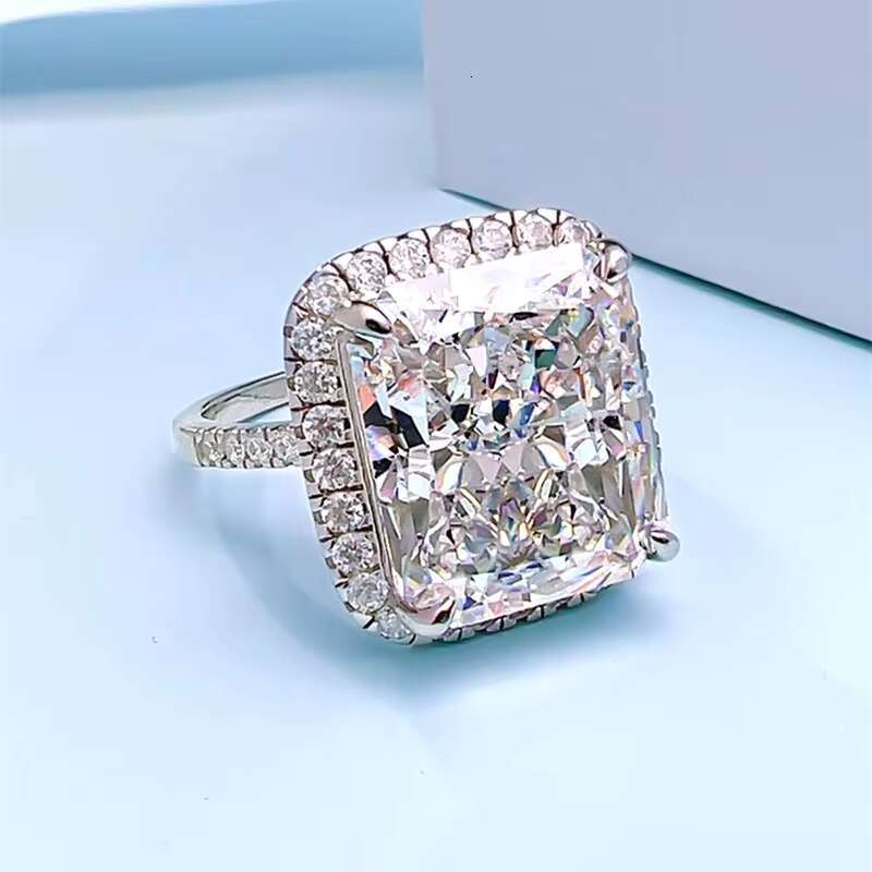 Luxurious Moissanite ring for ladies 925 silver Luxury Wedding Rings for Women