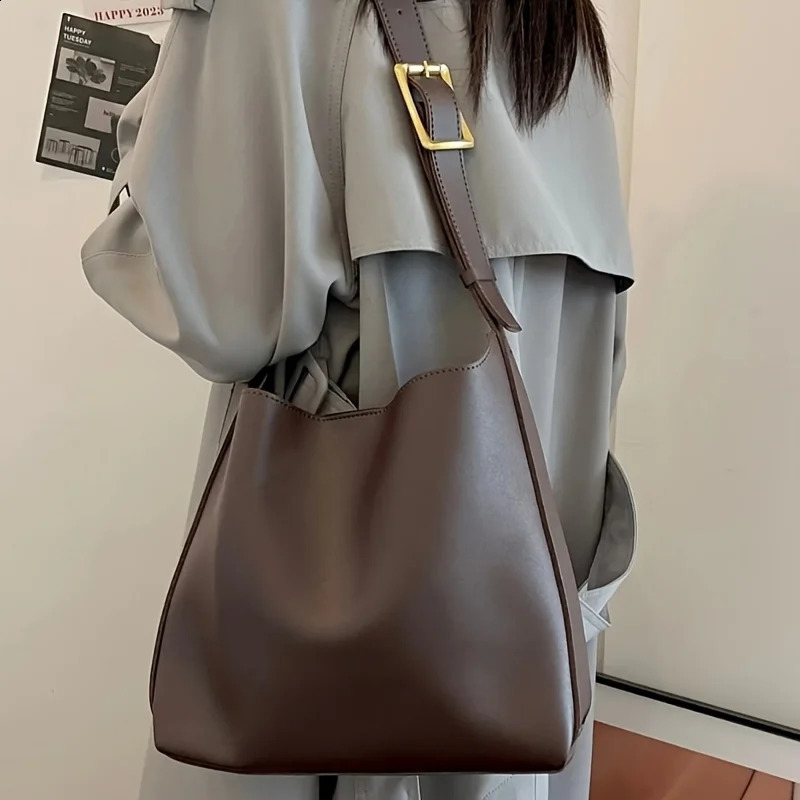 Womens Fashion Tote Bag Minimalist Shoulder Handbag Retro Faux Leather Bucket Bag Polyurethane Lining No Print 250523