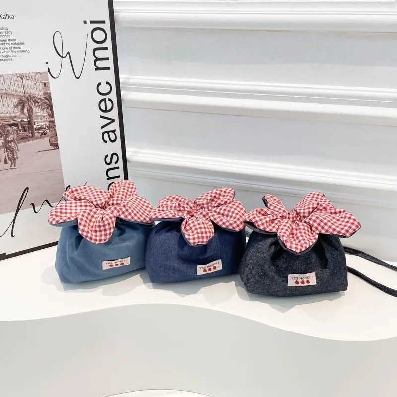 2025 New Summer Style Literary Plaid Cute Flower Drawstring Bag Womens Mobile Phone Bag Walking Bag Denim Crossbody Bag XJ2520528