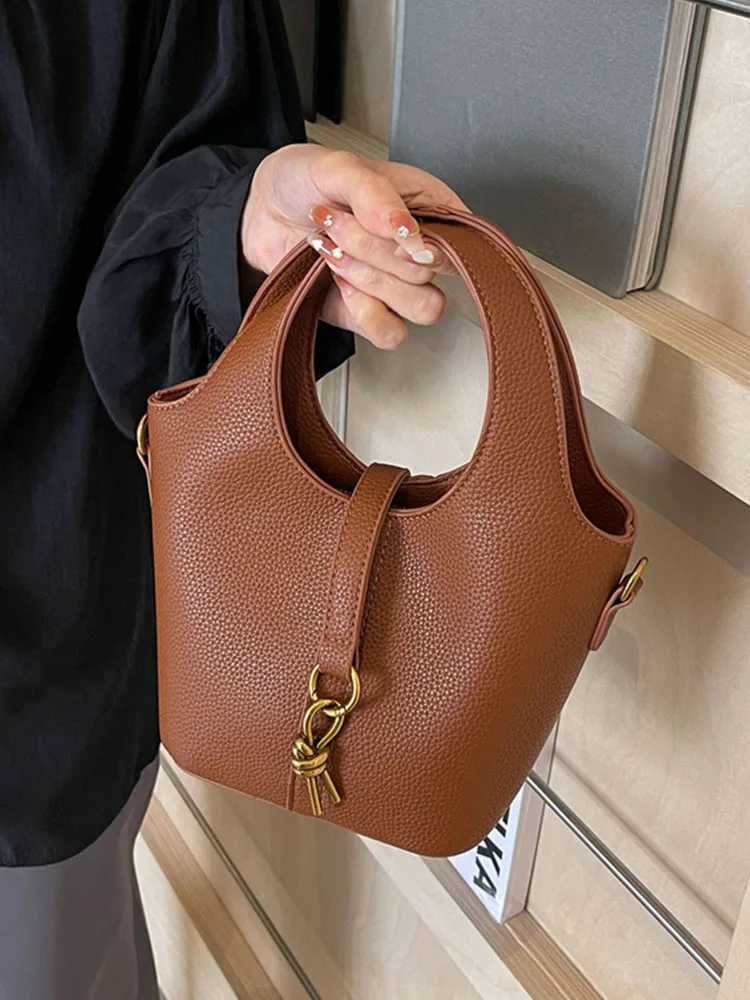 Women New Style Trendy Crossbody Bucket Bag Fashionable High End Office Handbag Personalized Metal Decoration One Shoulder Bag XJ2520528