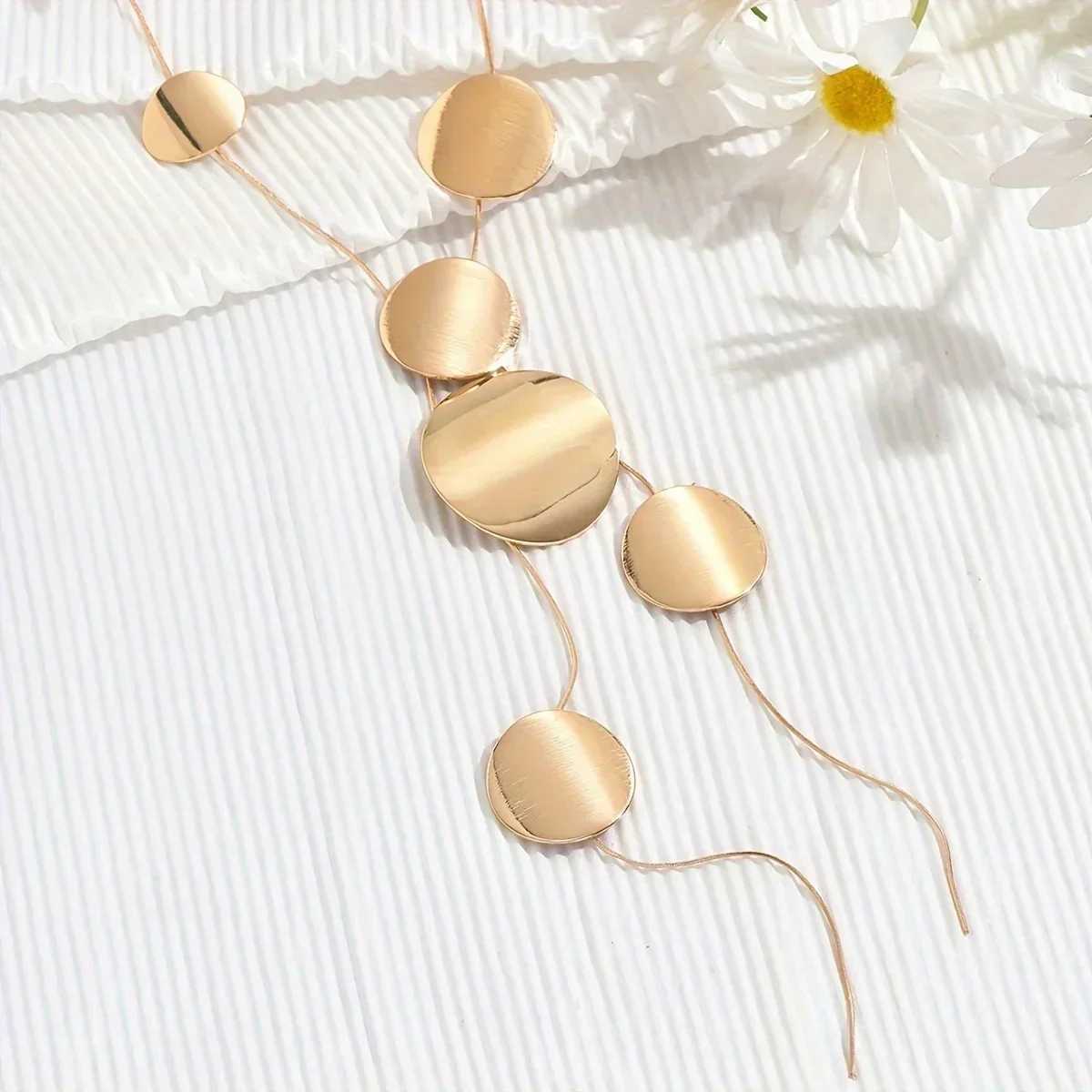 New Arrival Vintage Gold Color Simple Europe and America Exaggerated Irregular Round Tassel Necklace Womens Party Jewelry Gift Accessories V250618