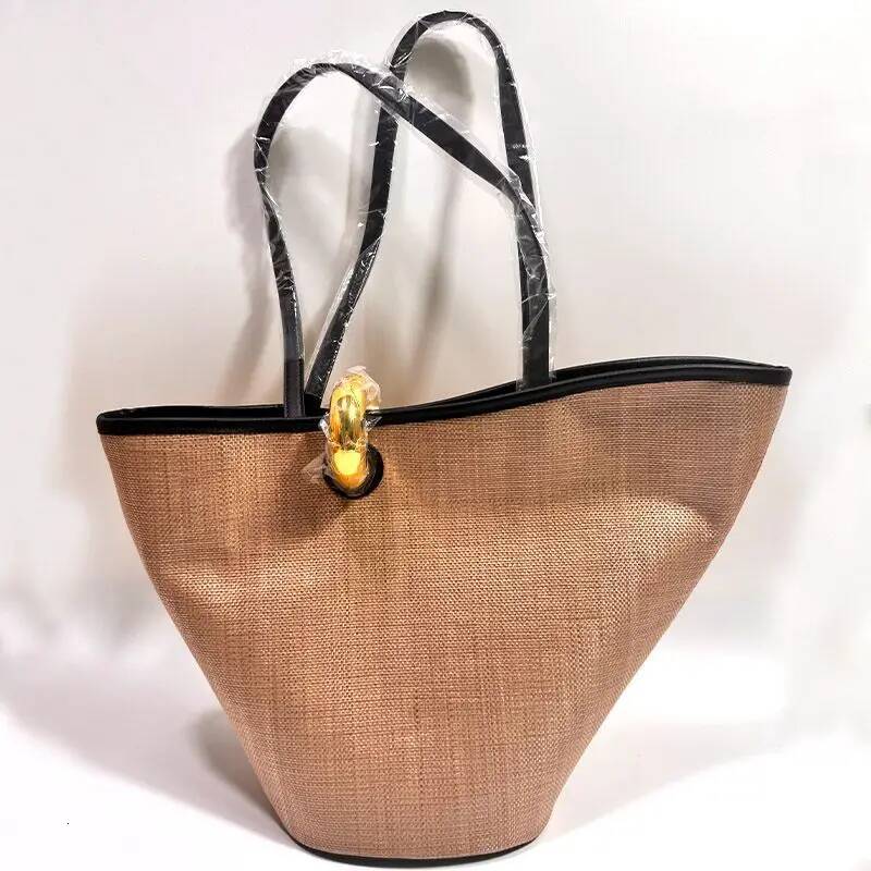 New Retro Women's Tote For Spring Summer 2025, Niche Design Casual And Multi-Purpose Commuter Lock Basket Braided Bag