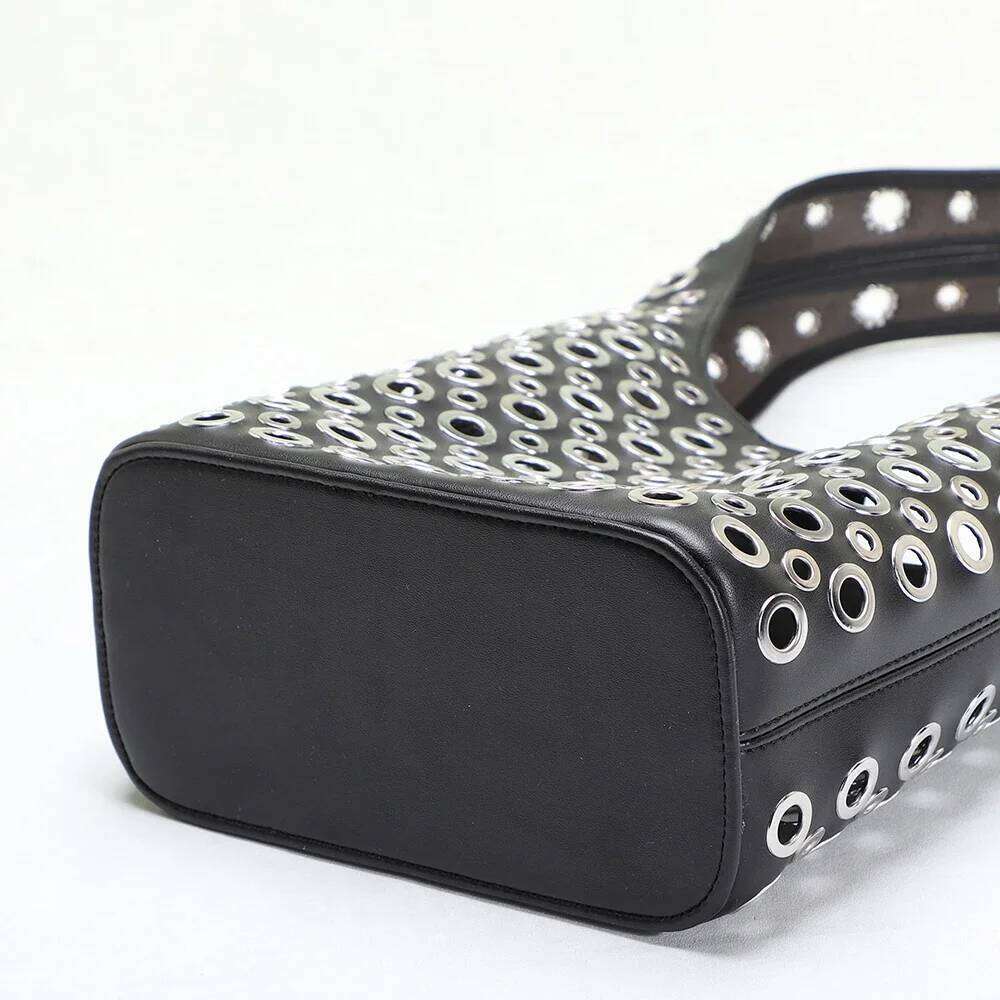 Women's Bags Designer Punk Rivet Bucket Bags For Europe And America Hollow Women Shoulder Bag Vintage Metal Ring Designer Handbags Black Purse