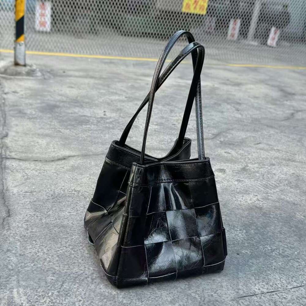 Tote Bag Braided Handbag Cowhide Bucket Woven Box Single Shoulder Crossbody Fashionable Women S Bag Versatile Handbag Lightweight Niche Shoulder Bag
