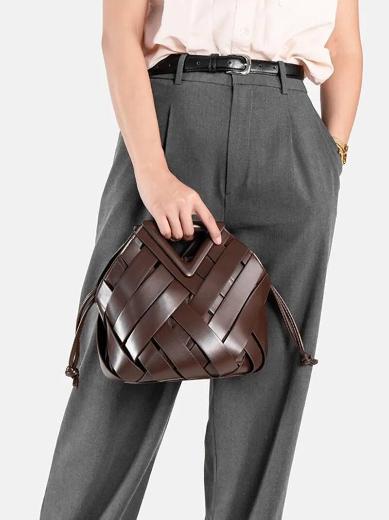 2024 New Design Fashion Woven Genuine Leather Handbag French Portable Retro Trend Shoulder Hollow Out Bucket Bag