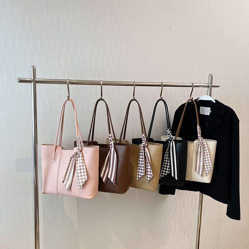 Minimalist Commuter Large Capacity Tote New Niche Stylish Trendy Versatile Shoulder Underarm Bag For Women B5