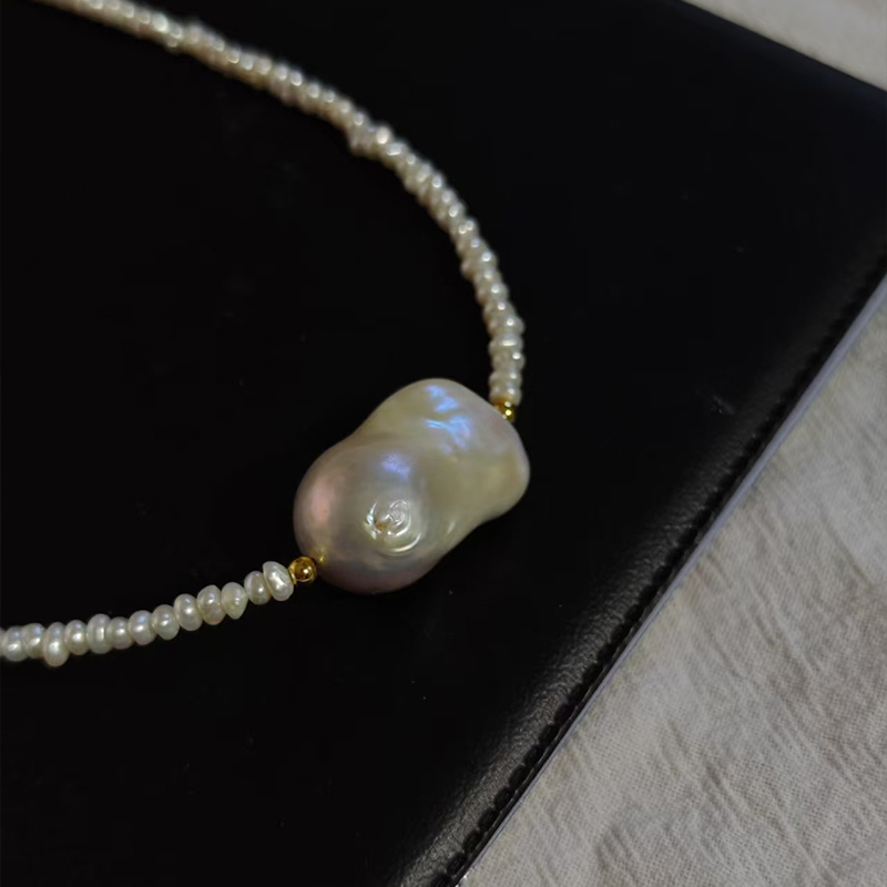Elegant Baroque Pearls Beaded Pendant Necklace with Natural Pearl Clusters Chic Accessory for Everyday Wear