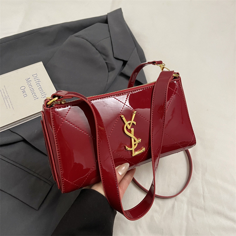 A new, versatile chain small square bag and a single-shoulder crossbody bag for niche and exquisite women 2025s hot