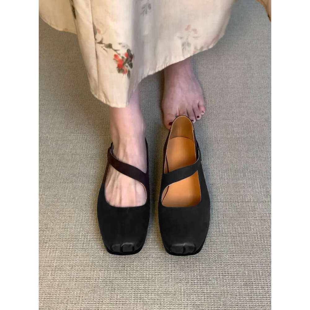 Genuine Leather French Style Small Fragrance Pig Nose Square Toe Flat Ballet Shoes with One-Strap Mary Jane Flats for Women