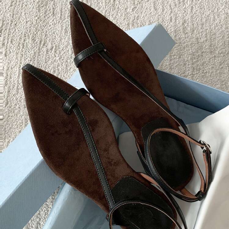 Genuine Leather French Niche High-End Pointed Leaf-Shaped Toe Ring for Women Summer Vacation Low Heel Flat Thin Strap Sandals