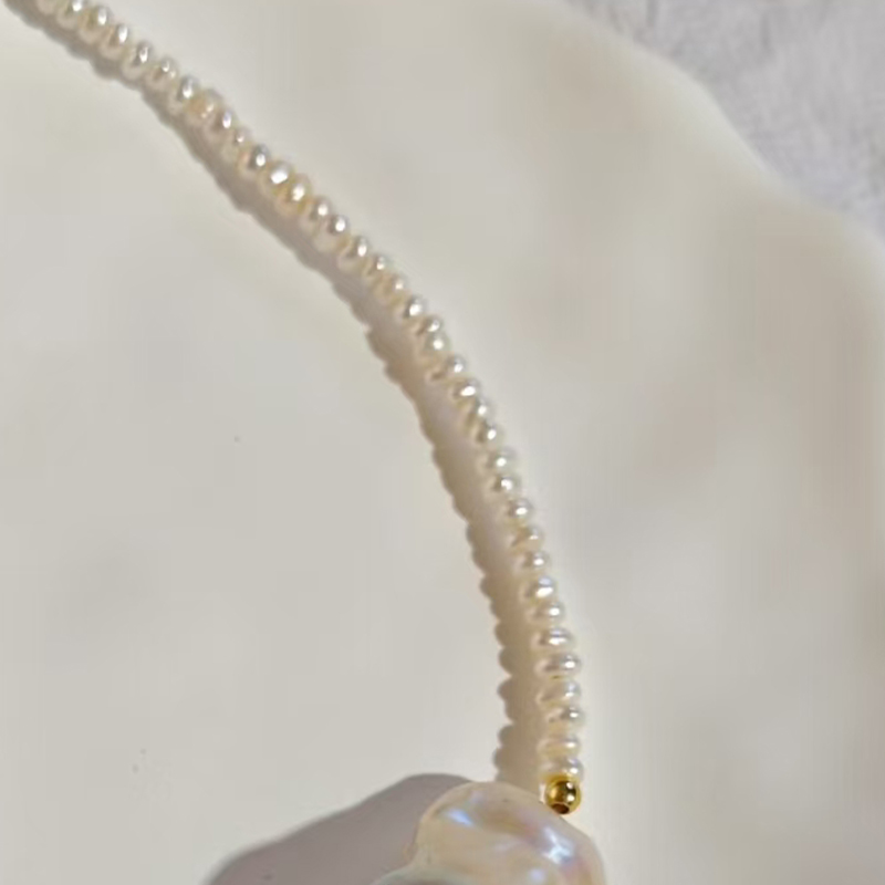 Elegant Baroque Pearls Beaded Pendant Necklace with Natural Pearl Clusters Chic Accessory for Everyday Wear