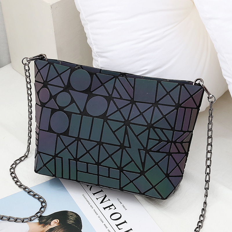 Free Shipping Designer Bag, New Geometric Diamond Grid Envelope Bag Women's Single Shoulder Crossbody Chain Bag Fashionable Night Light Color Cha