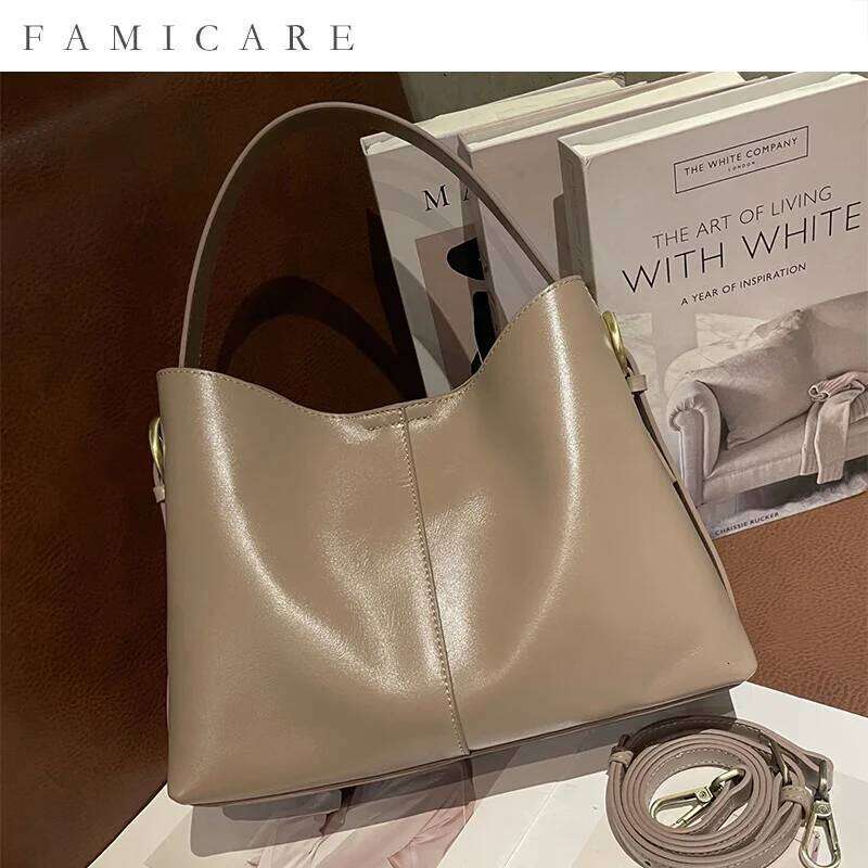 2025 New Lady Large Capacity Women's Crossbody Handbag Top Layer Vegetable Tanned Cowhide Armpit Bucket Bag For Girls