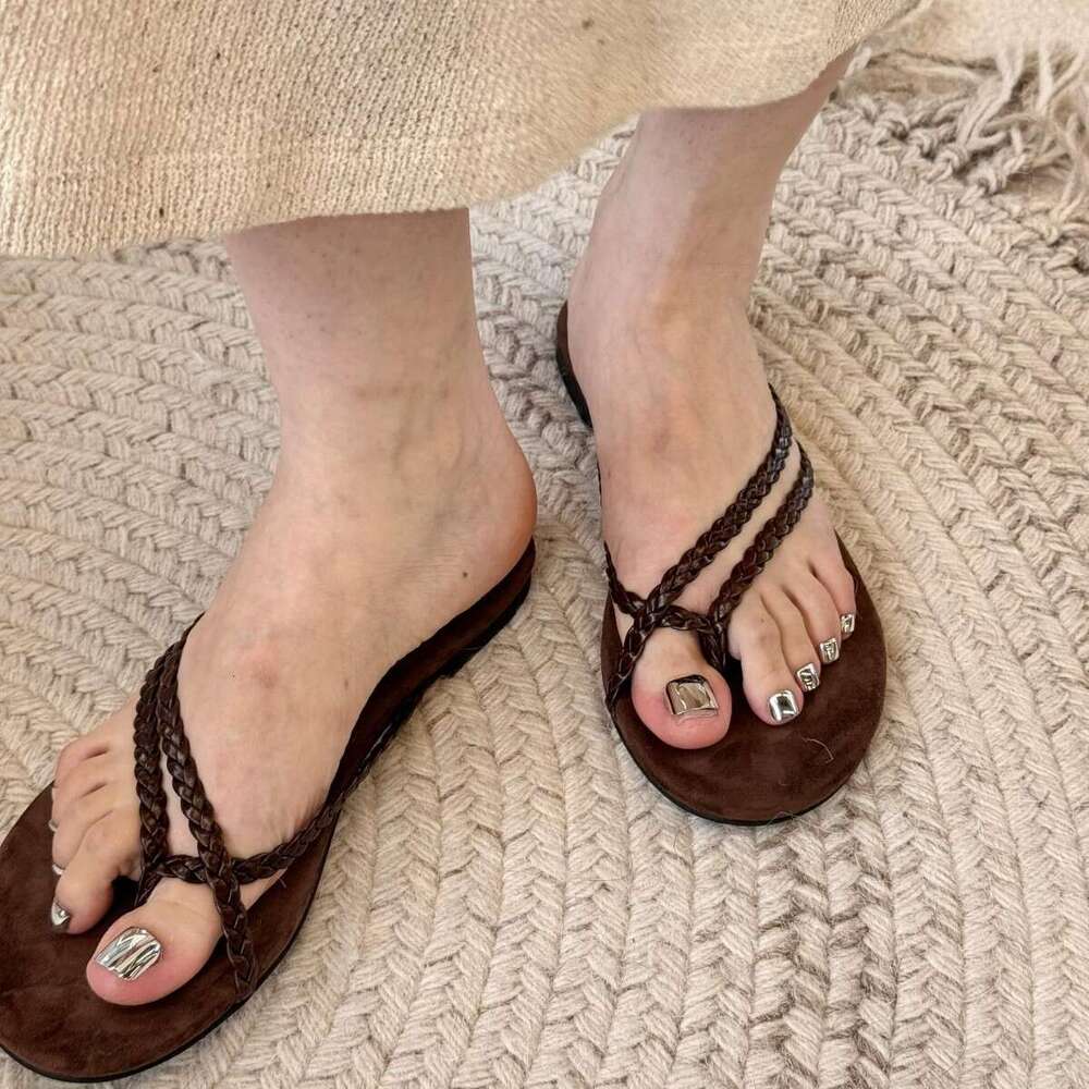 Cowhide Version ~ Korean Style Niche Beach Vacation Flat Toe Clip-On for Women Outdoor Wear 2025 Summer Sandals
