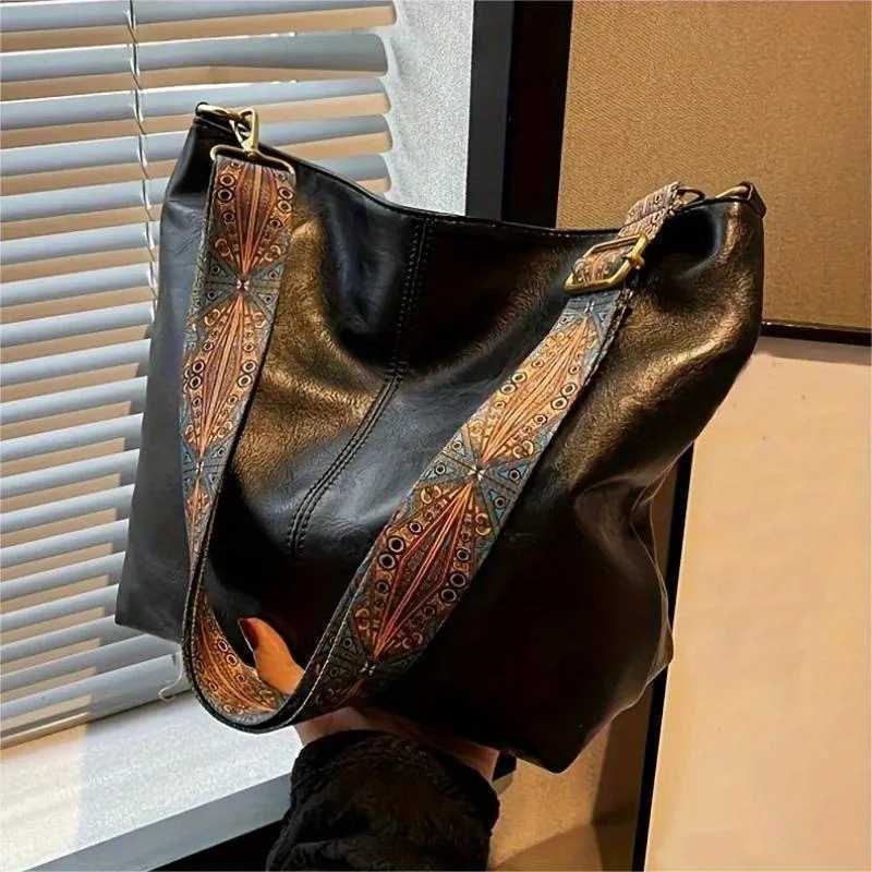 Boho Chic Faux Leather Shoulder Bag for Women Large Capacity Crossbody Tote with Vintage Wide Strap Casual Commuter Hand Bill XJ2520528