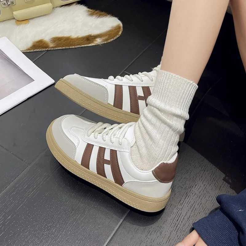 2025 New Designer Casual Sneakers for Women Spring Autumn Lace Light Color Match Board Shoes Female High Quality Womens Shoes XJ250529