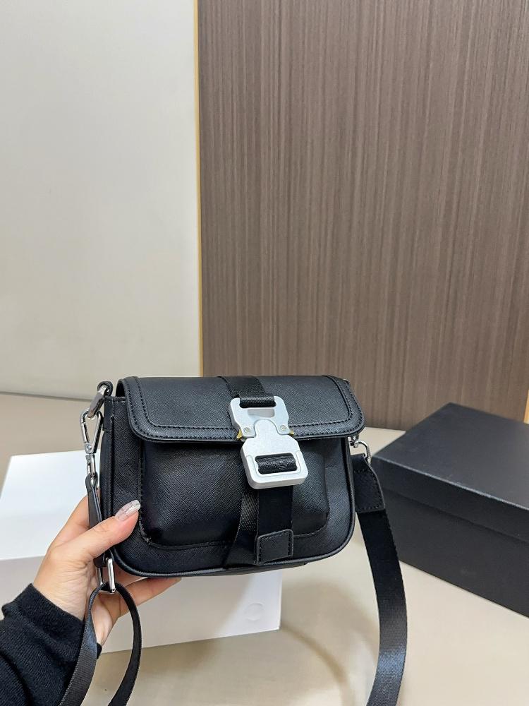 Crossbody bag, men's workwear, men's mobile phone bag, lightweight Japanese small shoulder bag, 2025 new casual trendy brand camera bag