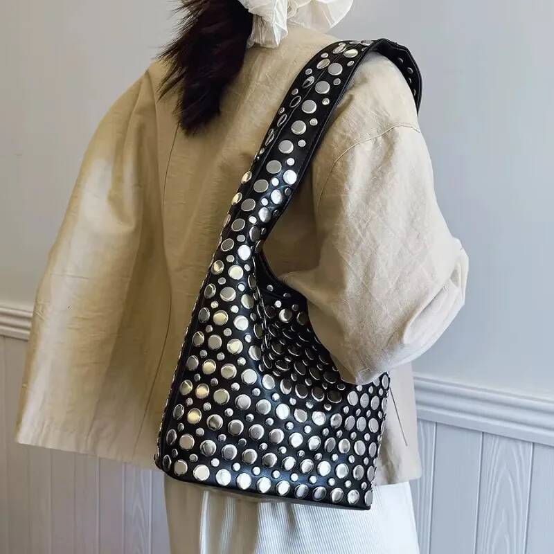 Studded Shoulder Bag Women 2025 Trend Fashion Chic Designer Handbag New In High Quality Exquisite Novelty Female Bags