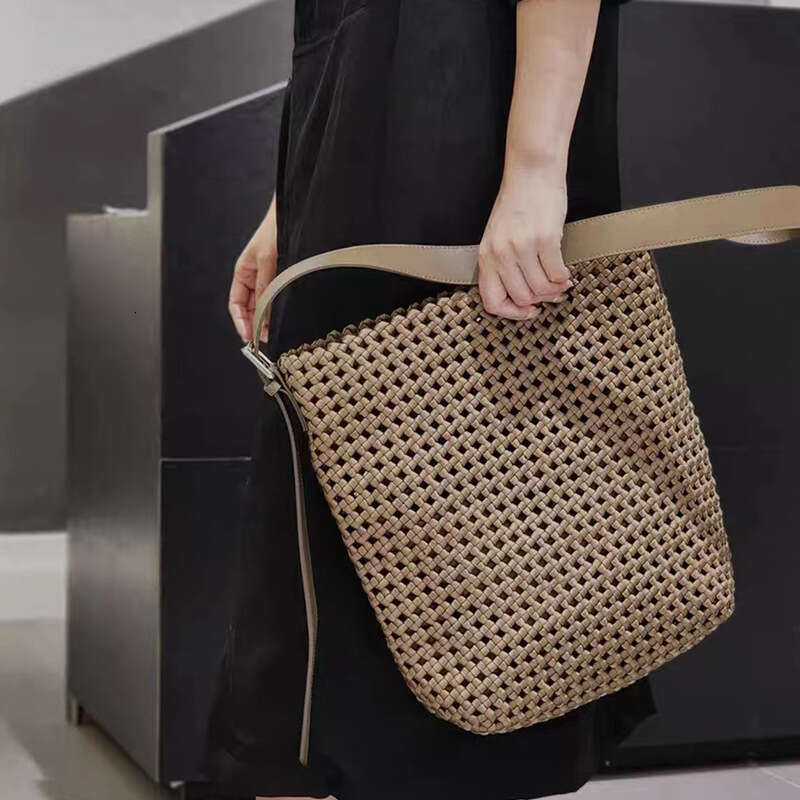 Tote Bag New Niche Woven Crossbody Travel Vacation Style Handbag Shoulder High End Handmade Straw Bag For Women Shoulder Bag Braided Handbag