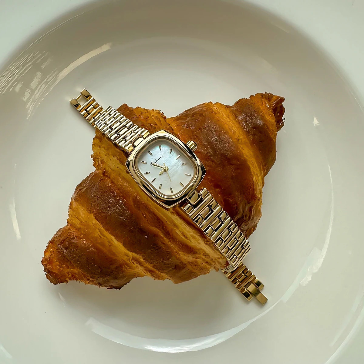 Uworld 18K Premium Gold Color Plated Stainless Steel Quartz Mechanism Watch Trendy Statement Texture Wrist Jewelry Gala Gif 250520