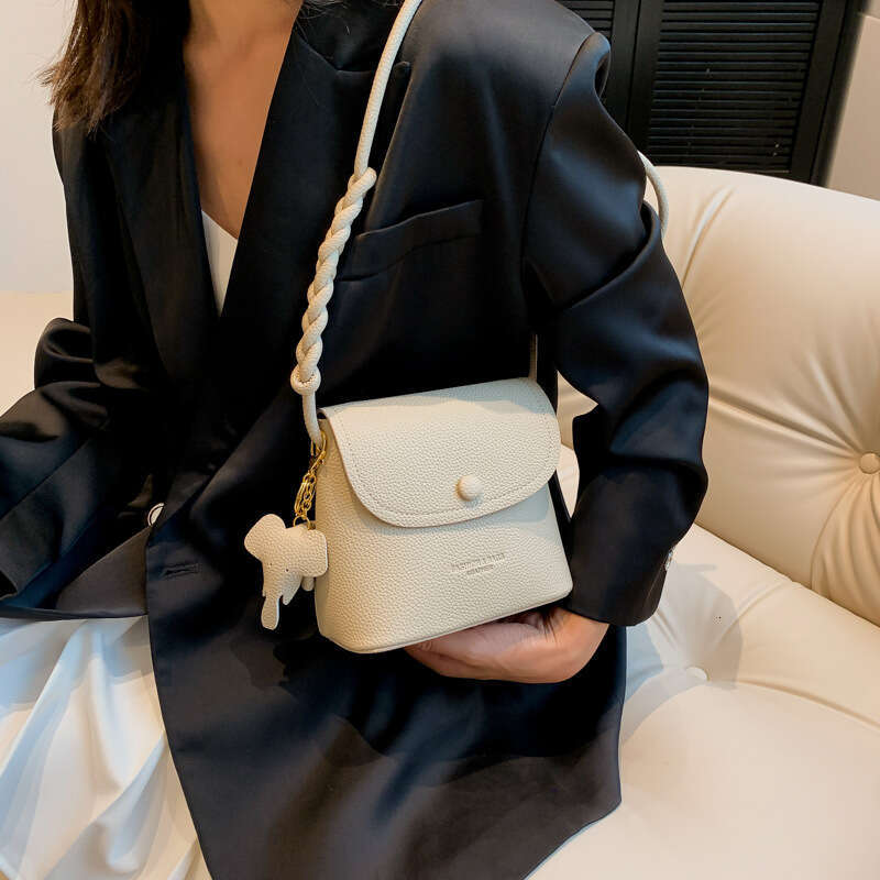 Casual Bucket New Women's Trendy Versatile Crossbody Fashion Commuter Small Square Bag B5