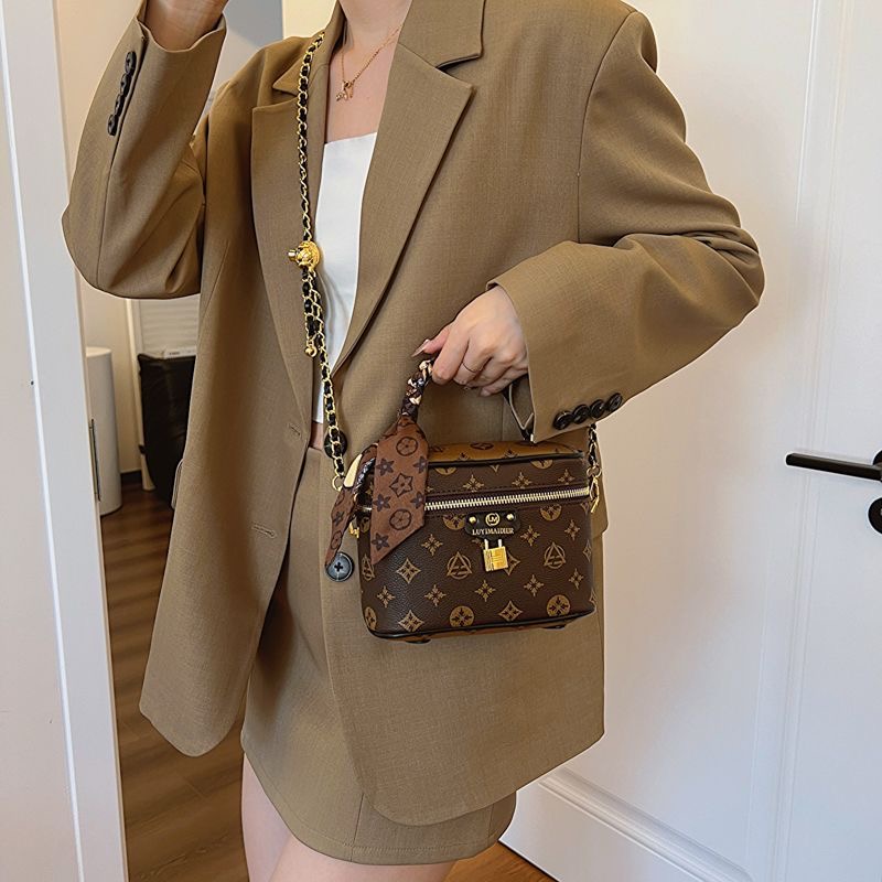 Designer Bag 2025 New Women Shoulder Crossbody Bag, Luxury Feel Chain Large Capacity Bucket Bag, Cosmetic Wash Storage Pouch & Wallet, Multi-Function 