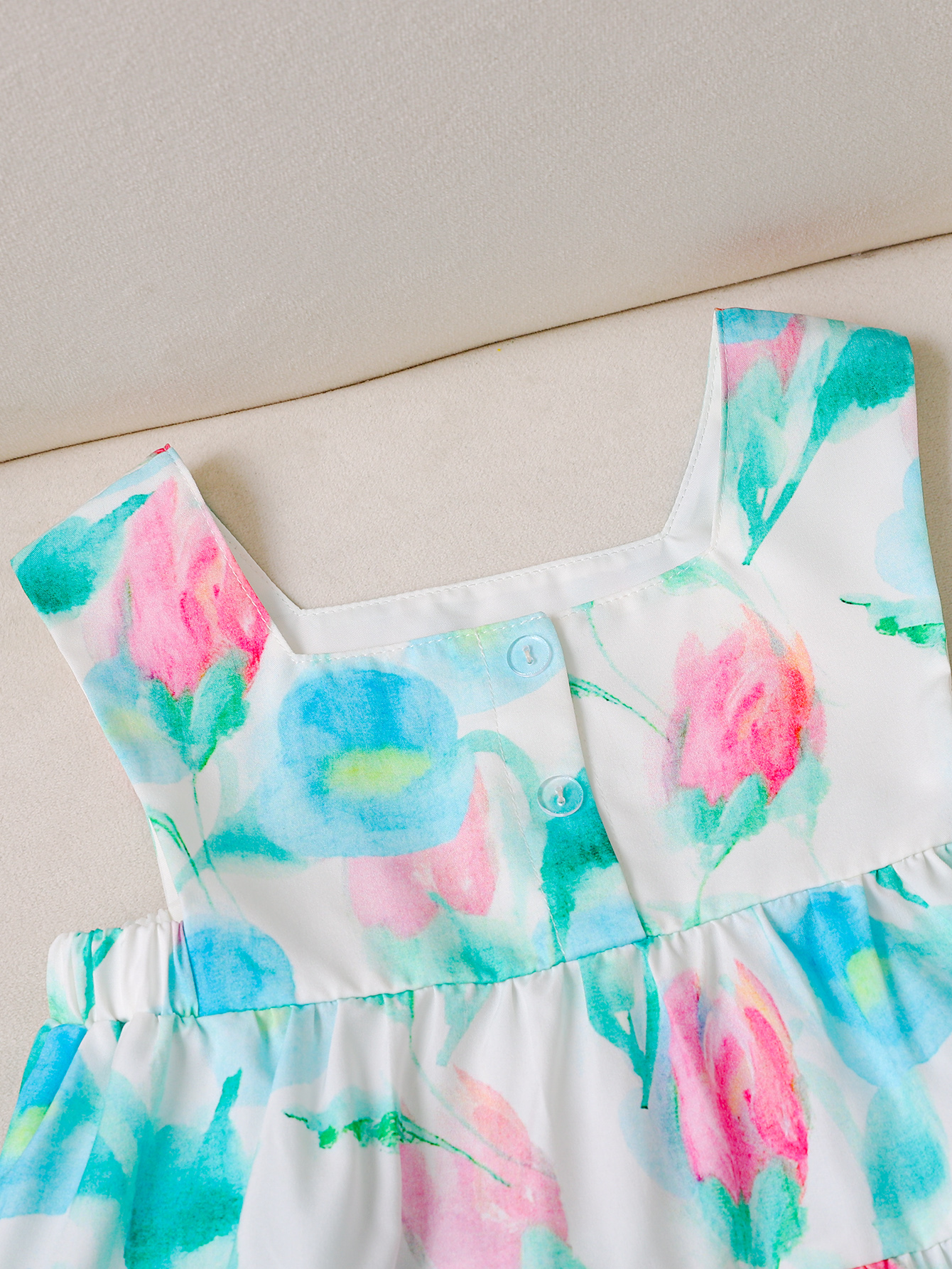 A new stylish summer outfit for girls: a sleeveless top for babies and thin summer clothing for children.