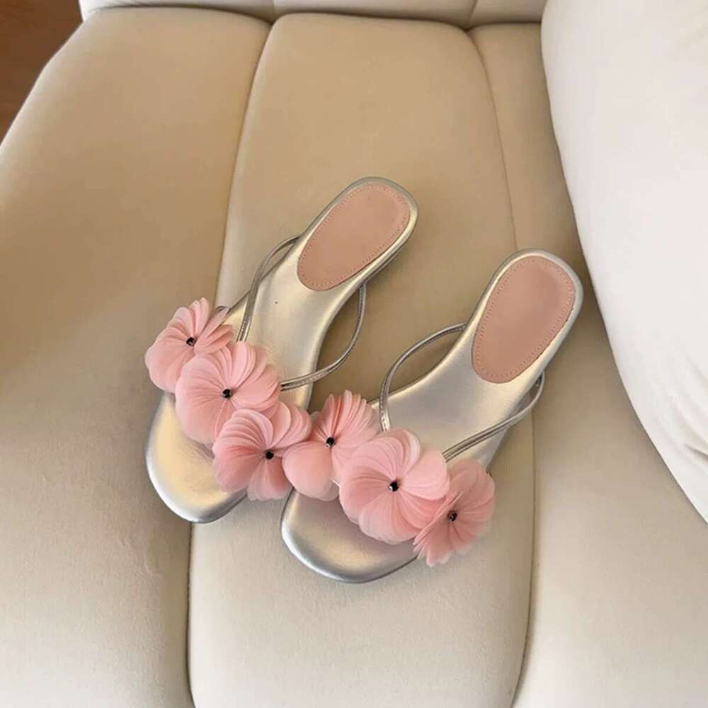 Sheepskin Version ~ French Fairy Style Floral Toe Post for Women Outdoor 2025 Summer Versatile Low Heel Sandals