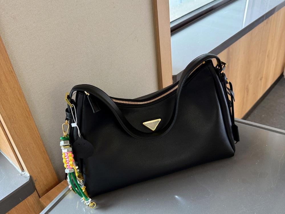 Fashionable Tote 2025 Retro Advanced Simple New Single Shoulder Large Capacity Underarm Versatile Commuter Crossbody Bag