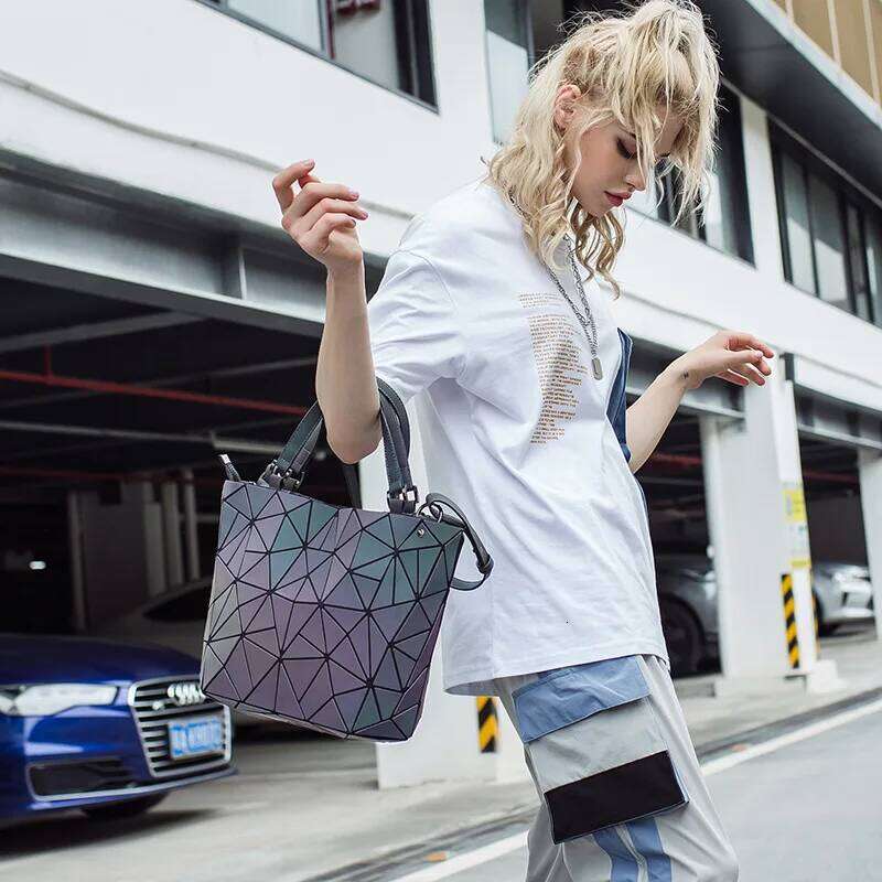 Hot Selling Luminous Reflective Bag Geometric Tote Shoulder Bags For Women Plain Folding Handbags Sac A Main Female Bolsas Designer Bags
