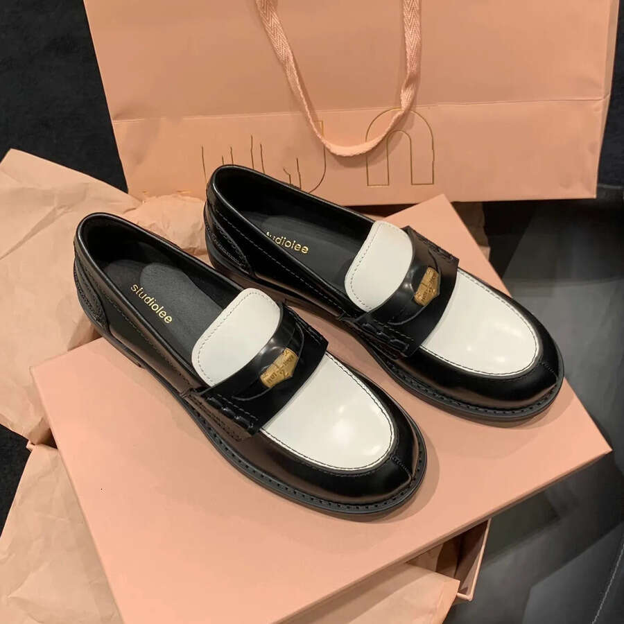 Black Womens Shoes Derby Flats British Style Casual Female Sneakers Ladies' Footwear Shallow Mouth Loafers With Fur Soft Designer Shoes