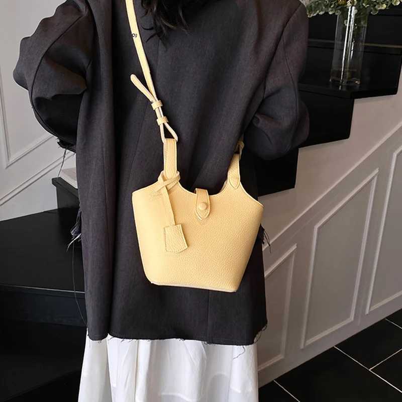 Simple Textured Small Bucket Bags for Women 2025 Trend Solid Color PU Leather Crossbody Bag Lady Fashion HandbagsXJ2520528