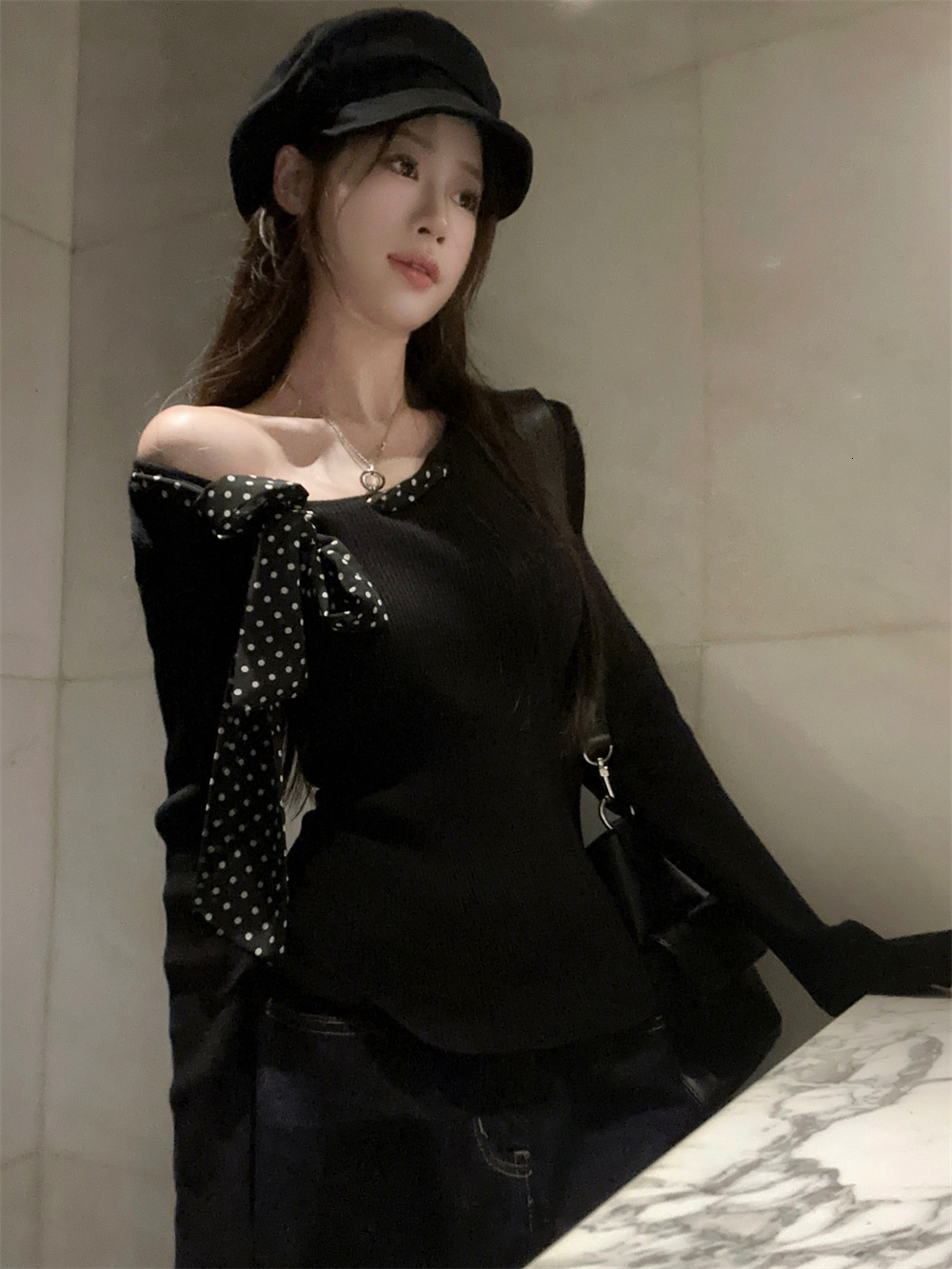 2025 New Dot Bow Diagonal Knitted Bottom Shirt For Women Off The Shoulder Fashion Designer Sweet And Spicy Short Top Designer Knitted Shirt