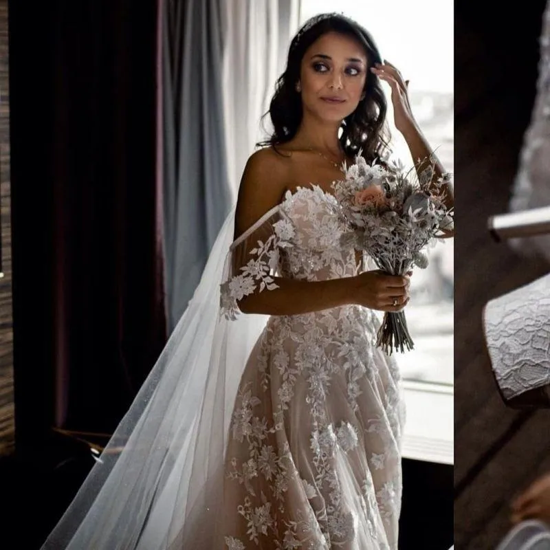 Bohemian Lace A-Line Wedding Dresses Off Shoulder Long Bridal Gown Backless Boho Garden Bridal Gown Sleeveless Court Train Vestido De Novia