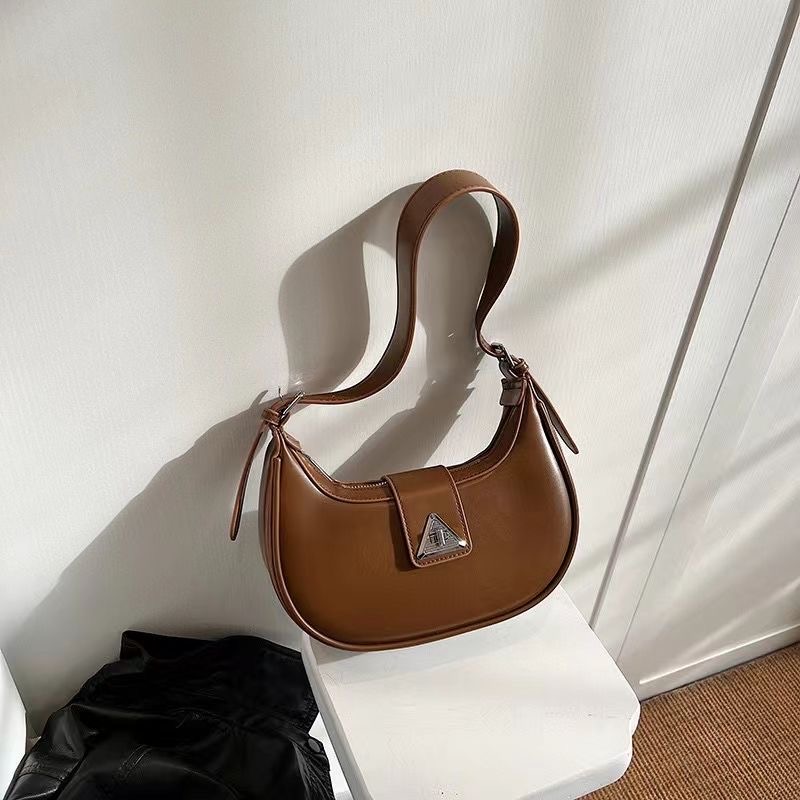 Classic luxury Designer Bag Hot Totes Bags Free Shipping Shoulder Bags New Daily Handbag Fashionable Letter Daily Flap for WomenDesigner Shoulder hand