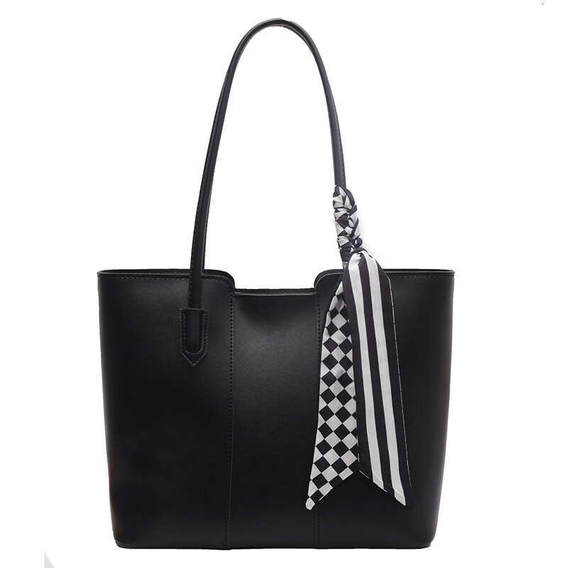 Minimalist Commuter Large Capacity Tote New Niche Stylish Trendy Versatile Shoulder Underarm Bag For Women B5