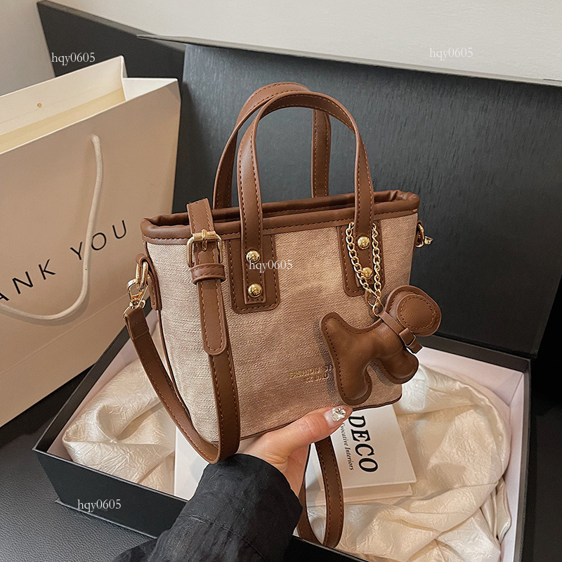 Top quality Brand High Quality New Style Free Delivery Designer Bag High-Quality Niche Handbag for Women 2025 Trend Versatile Shoulder Crossbody Fashi