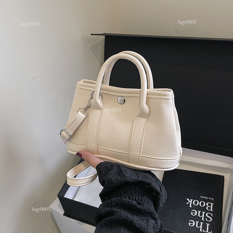 Top quality Brand High Quality New Style Free Delivery Designer Bag Trendy Women's Bags 2025 Luxury Niche High-end Commuter Handbag Shoulder Cros