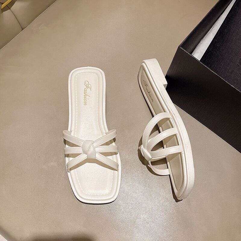 Designer Sandals Low Heeled Sandals Women's Outdoor Cool Slippers 2025 New Summer Fashion Outdoor Luxury Beach Cool Slippers Wholesale
