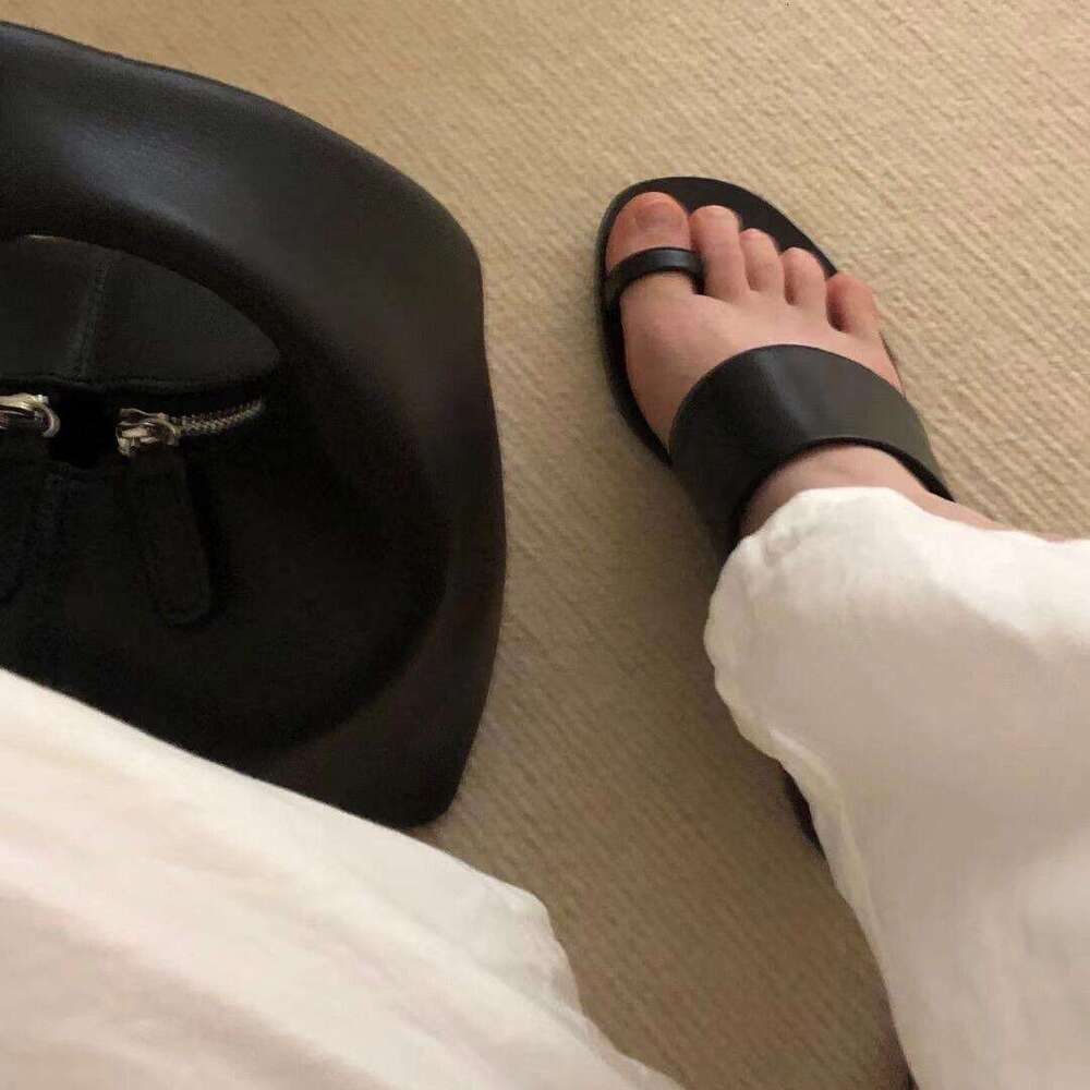 Genuine Leather Korean Style Niche Design Wide Strap Toe Post for Women Outdoor Summer New Fashion Beach Sandals
