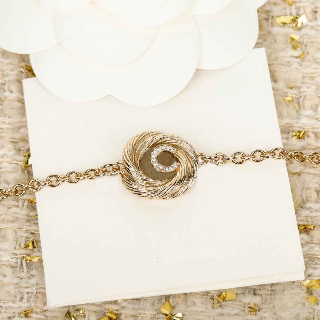 2025 Luxury quality charm pendant necklace with special design in 18k gold plated have stamp box round style PS6674A