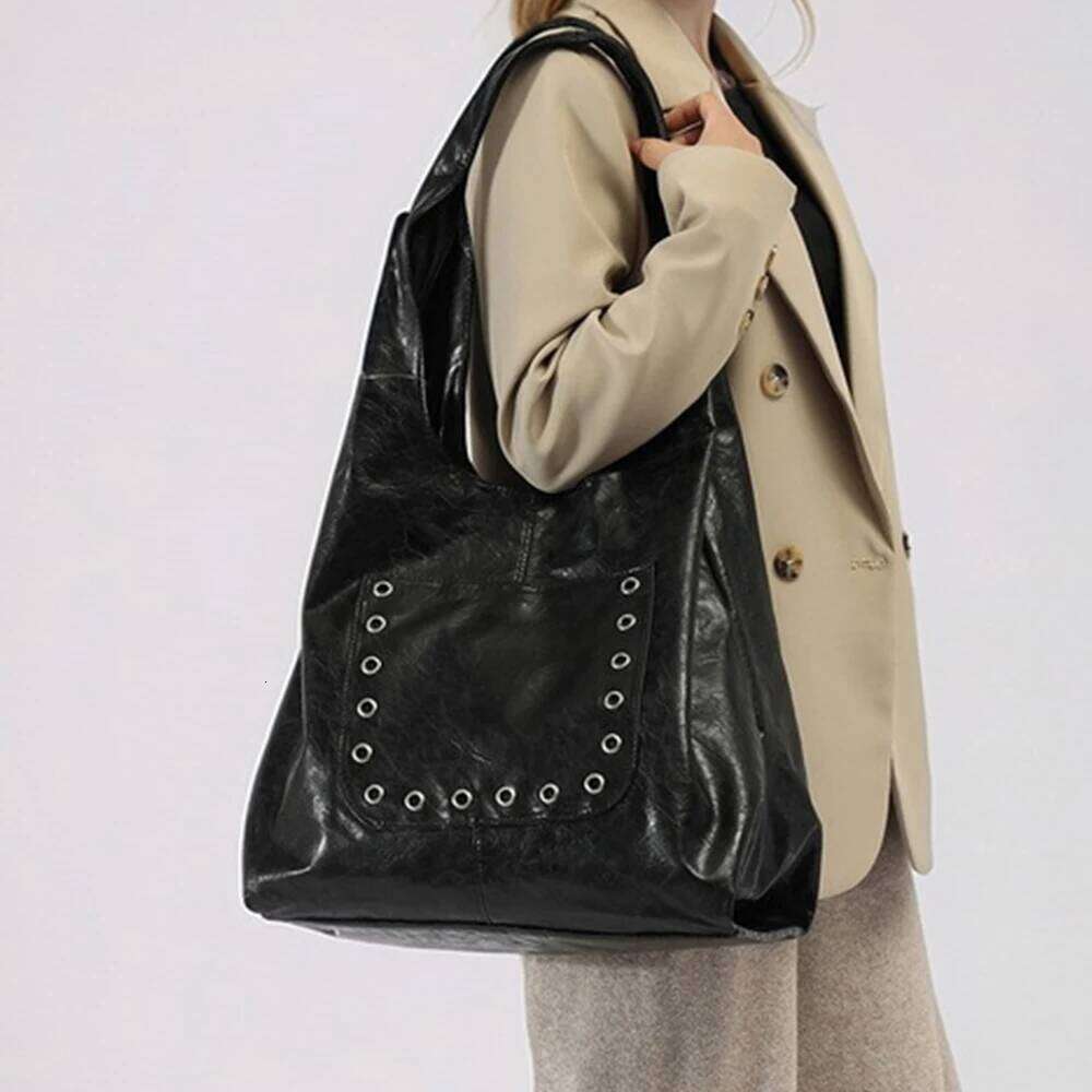 Women's Bags Designer Lager Capacity Shoulder Hollow Rivet Tote Bag Soft PU Leather Hobos Shopper Designer Handbag NEW Half Moon Bags