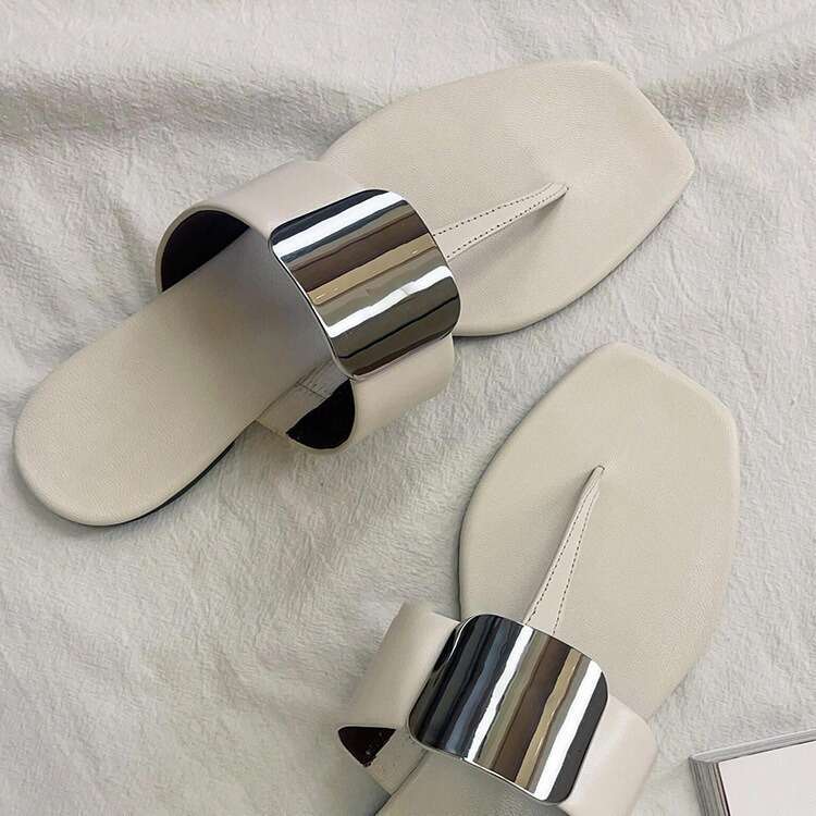 Korean Style Niche Design Metal Flat Square Flip-Flops for Women Outdoor Summer New Beach Toe Post Sandals