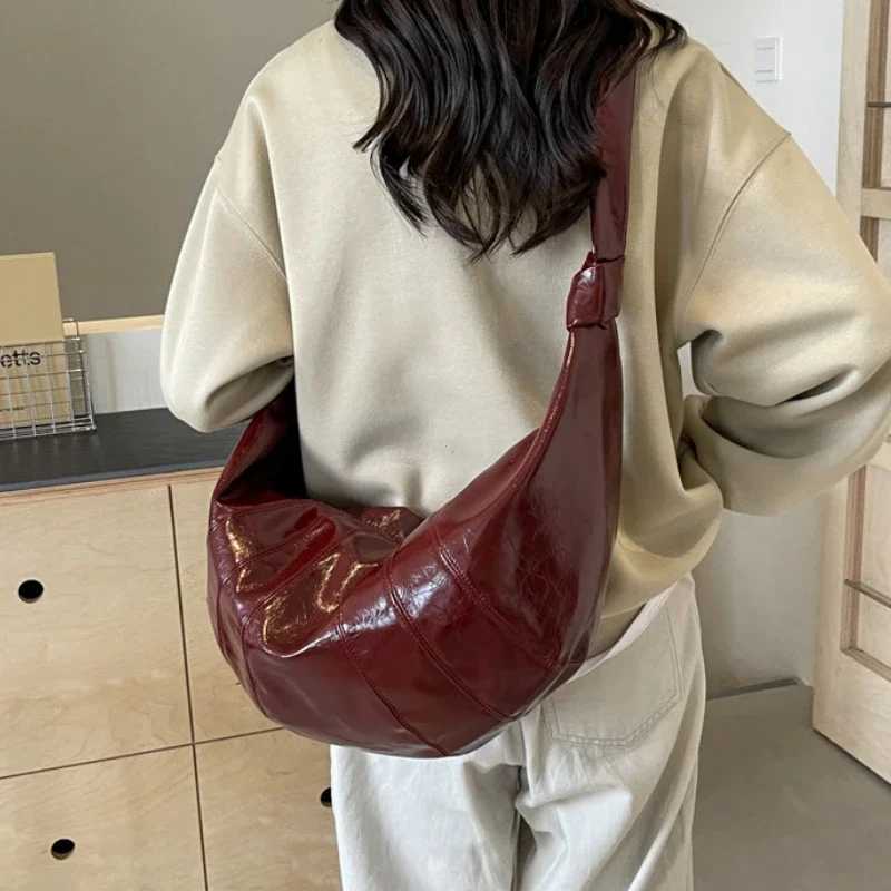 Luxury PU Leather Crescent Crossbody Bag for Women Casual Shoulder Satchel Hobo Bag Dumpling Red Bags Y2k Girls Messenger BagXJ2520528