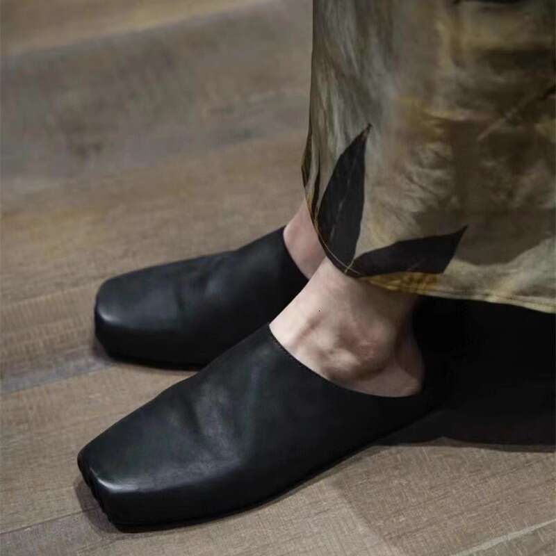 Genuine Leather Niche Pig Nose Closed-Toe Half Slippers for Women, Summer and Autumn New Square Toe Flat Washed Sandals
