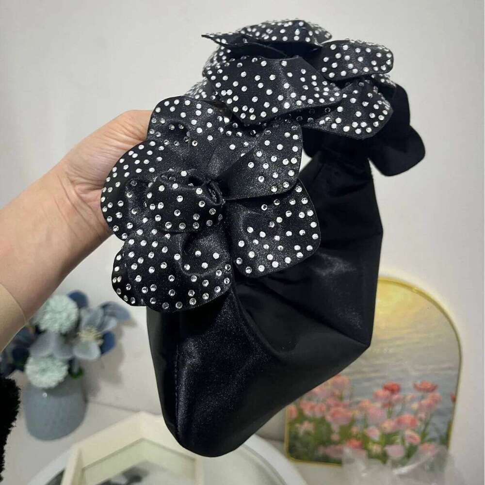 Women's Bags Designer Flower Handle Women's Handbag Rhinestone Evening Clutch Half Moon Satin Shoulder Bags For Women Silk Cloud Crescent Ba