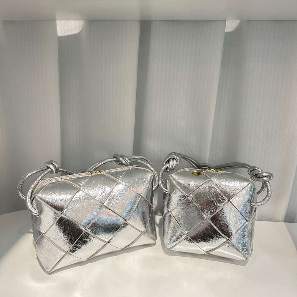 Tote Bag New Quilted Genuine Leather Camera Bag For Women Woven Casual Versatile Underarm Small Square Bag Shoulder Crossbody Handbag Shoulder Bag Bra