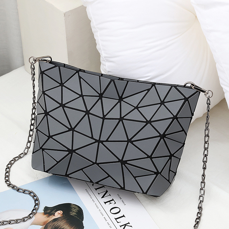 Free Shipping Designer Bag, New Geometric Diamond Grid Envelope Bag Women's Single Shoulder Crossbody Chain Bag Fashionable Night Light Color Cha