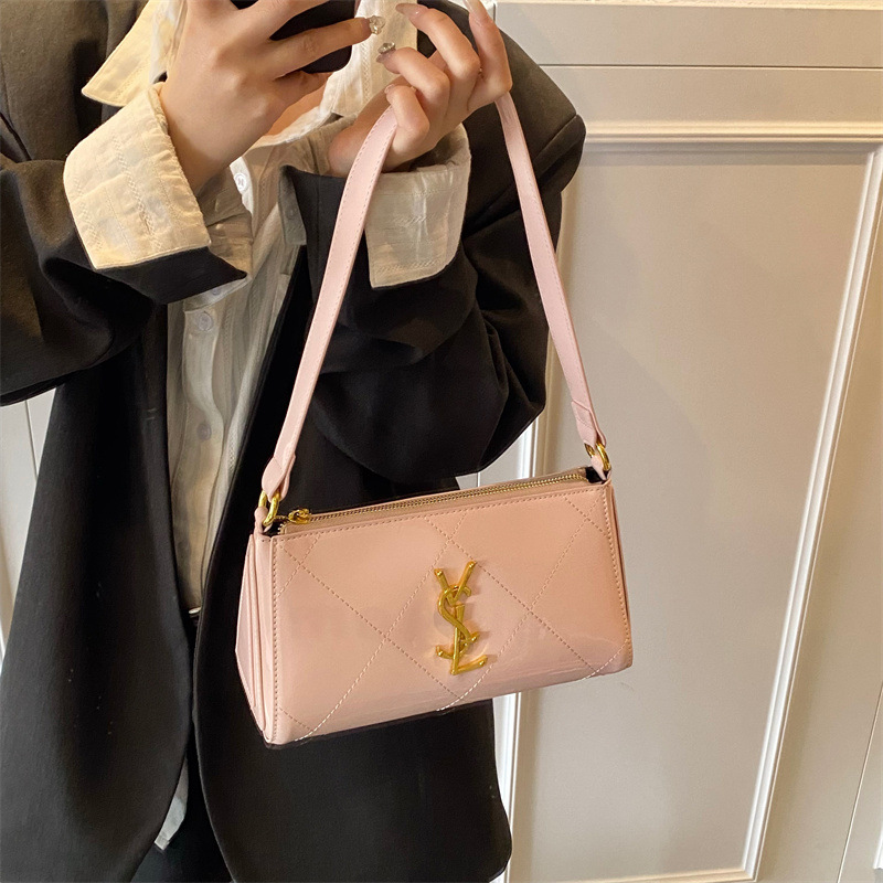 A new, versatile chain small square bag and a single-shoulder crossbody bag for niche and exquisite women 2025s hot